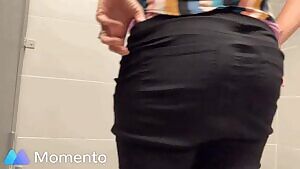 Sending sneaky gifs to my husband from work 😘