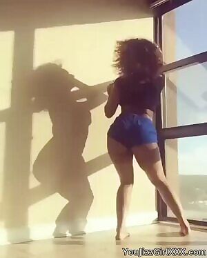 She Vapes And Wiggles.