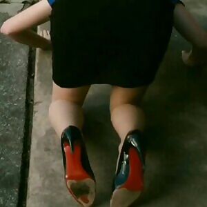 Emma Stone on all fours with her ass high up deserves nothing less than a brutal anal pounding till her eyes squint & roll back into her head as she's speechless. I'd take her right there as everyone watches