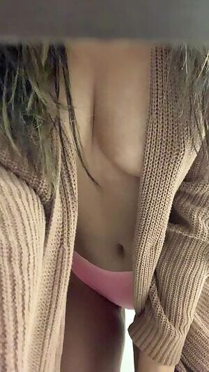 Stuck at work on the weekend! Make my day better and let’s make this pair of stretchy VS panties as messy as we can! Details + reviews in comments. 🌸