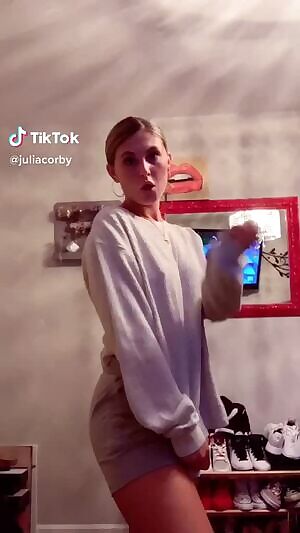 the way her ass jiggles got me drooling