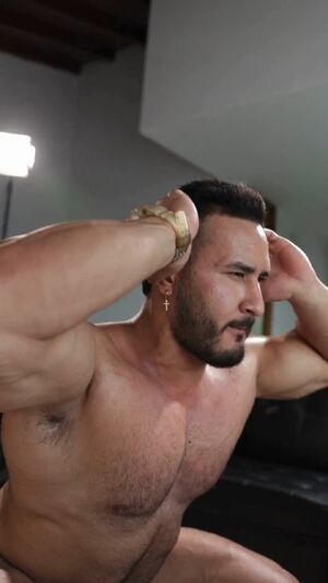 Gay Muscle Big Dick Bodybuilder Male