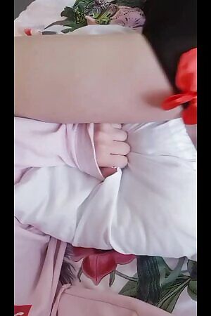 Even more lewd pillow rubs!