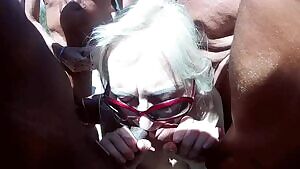 Noire blows two guys simultaneously