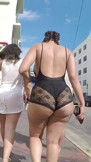 Phat ass at the beach