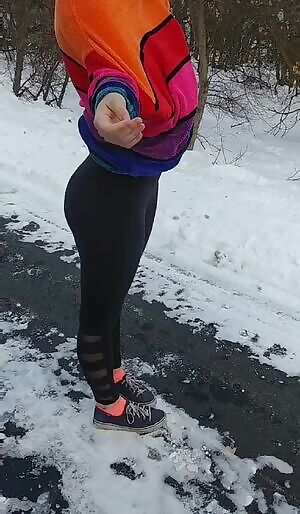 she wants to play with snow