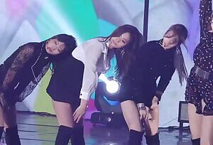 Twice - Momo, Tzuyu & Sana