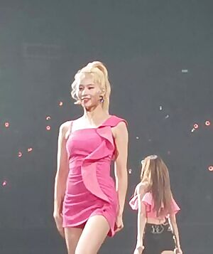 TWICE - Sana, Jihyo & Nayeon