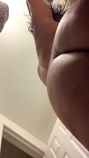 Fresh out the shower 💦🍑