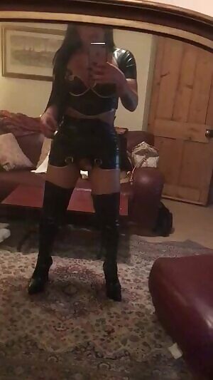 Aylla Gattina is in UK now and wants to fuck some british asses