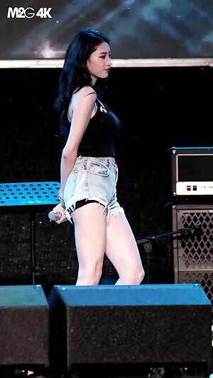 H.U.B - Rui showing her underwear