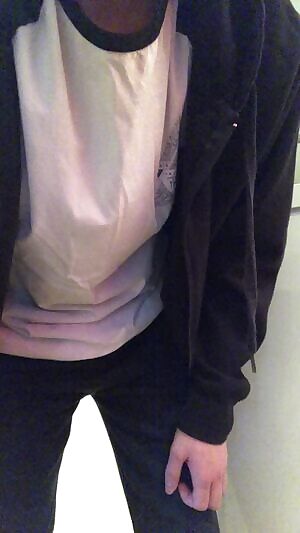 A quick peek before work! Any BBW wanna hop into my PMs to try and get me hard?😏