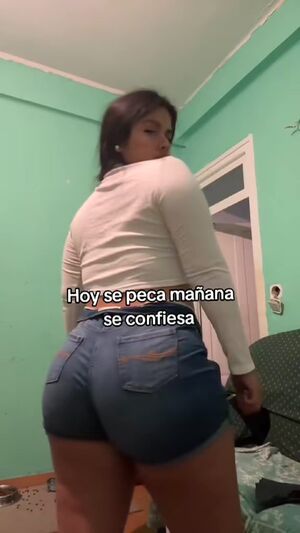 Clothed Twerking Amateur Ass Latina TikTok