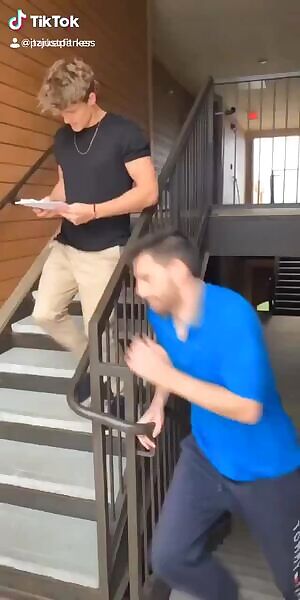 Bros before hoes 😜