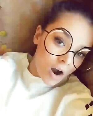 Hailee so cute I can’t stand it