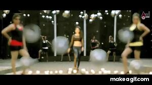 Vaibhavi Shandilya sextacular catwalk