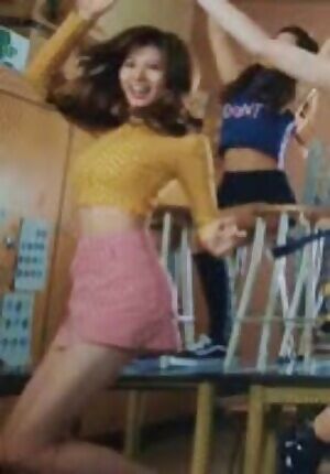 twice sana's jump in likey m/v. me likey...