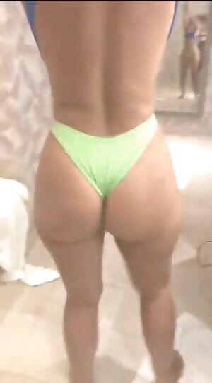 Yesjulz and amazing self