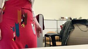 ripped my tights but my booty still looks cute 😊