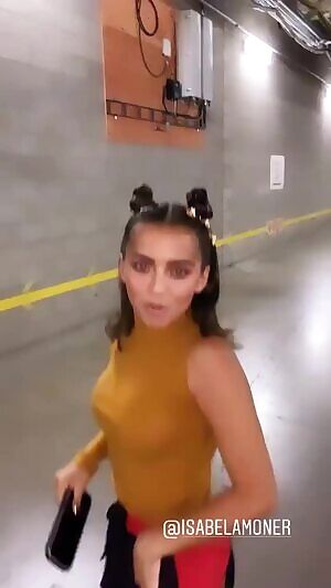 Isabela Moner has such a tight body