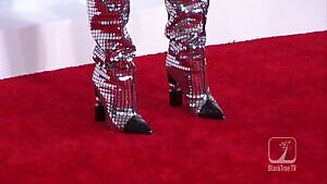 Taylor Swift posing for cameras is making my cock throb