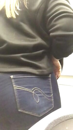 In the plane bathroom earlier. On my way to a quick vacation 🤗