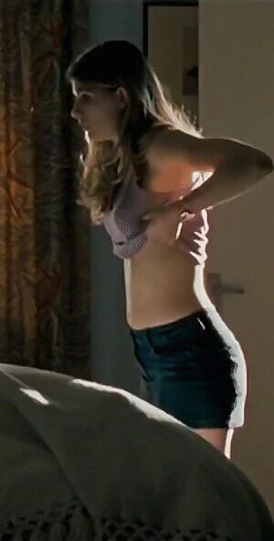 Jodie Whittaker showing us her tits