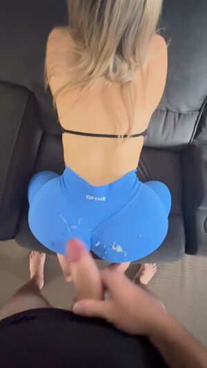 Cum on my ass then slap it 🥵