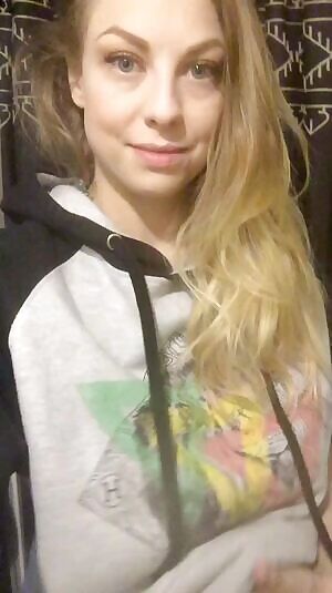 Hot girl flashes her tits for you