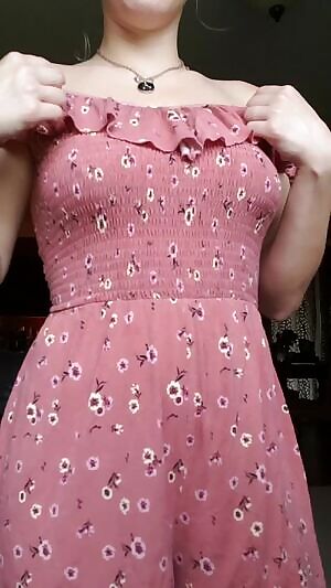 Your baby girl wants to play and get nice and wet for you in a or session💦💦. Check my menu for details on all I do 💕💕