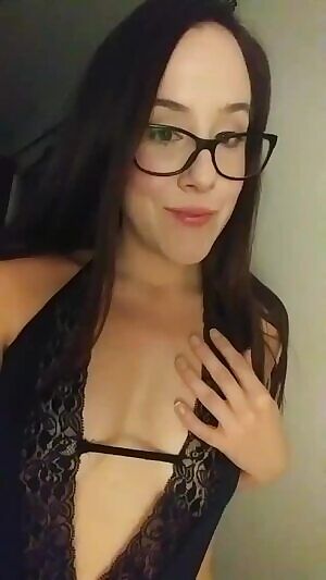 I'm in a very Dominant mood tonight. Good boys must be enthusiastic, ready to serve, and waiting on their knees.