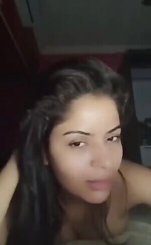 Idk if Gehana Vasisth is bored or desperately trying to make some moan faces.