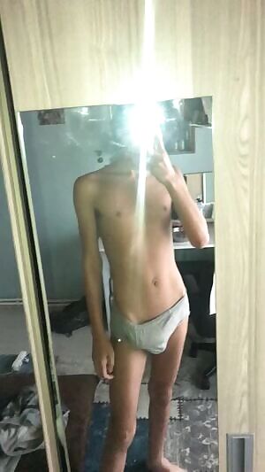 showing off my huge dick&skinny torso 😋 been told it was a 9/10 before, what's your rate?