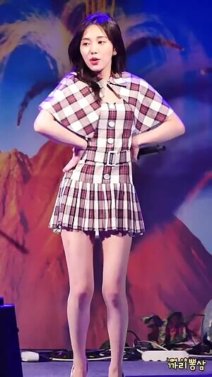 AOA Mina's Heart Attack Hop: Watch Her Legs Spread Open