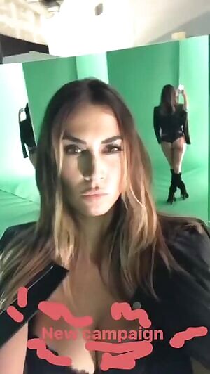 MELISSA SATTA SHOW ASS IN INSTAGRAM