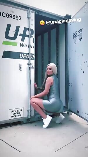 Finally some more Iggy ass shots