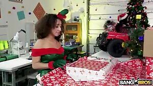 Bad Elves Get Laid - Momishorny