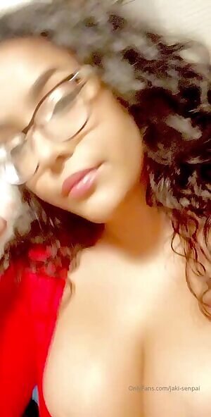 Huge tits with a round Booty almost near perfection 😁