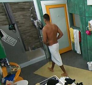 Faysal flashing his ass