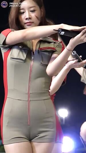 9MUSES - Sungah cameltoe