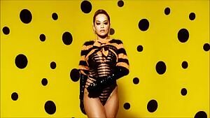 Rita Ora's creases in motion