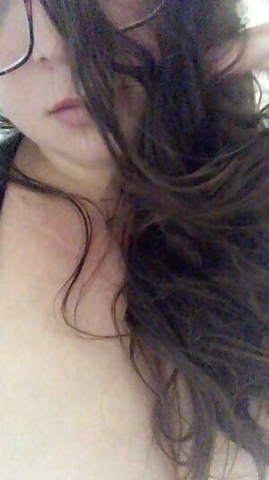 It’s hard to concentrate on work when all you can think of is being covered in cum 🤤