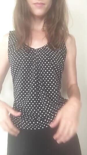 happy titty Tuesday!! I really like polka dots 😚