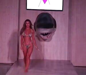 Stefanie Knight bouncing on the catwalk