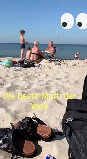 This mom jerking off her man next to her children at the beach