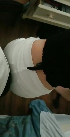 Here's a video of my girl grinding her ass on me 🤤