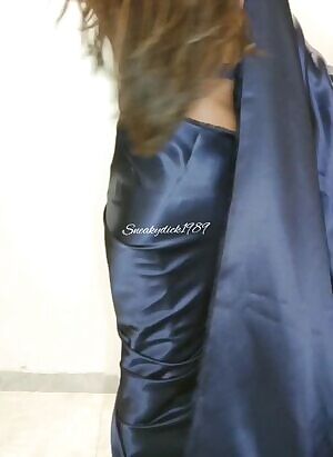 Oops My Saree just fell down on its own!