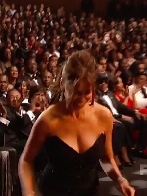 A bouncy Sofia Vergara