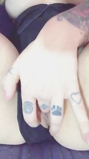 i love fingering my tight pussy 💦