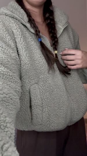 showin off my teeny body :)